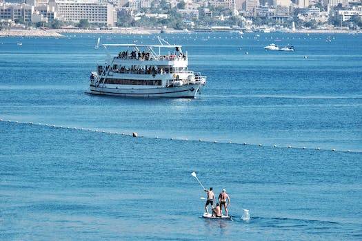 Zeki Müren Kimdir? Hayatı, Şarkıları ve Filmleri